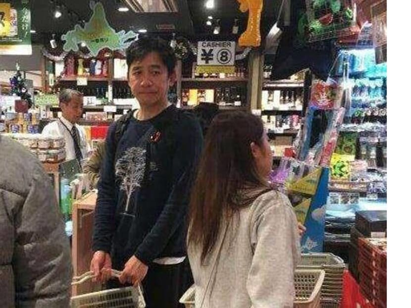 Tony Leung & Carina Lau Shopping At A Supermarket Shows That Stars Are Just Like Us