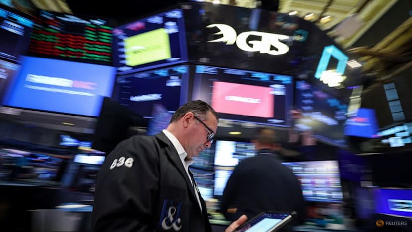 Stocks slump after Fed keeps rates unchanged as oil prices climb