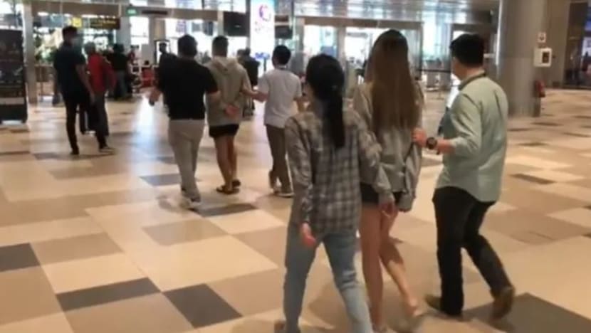 Polis berkas 2 individu didakwa menipu pembeli iPhone 14 di Carousell