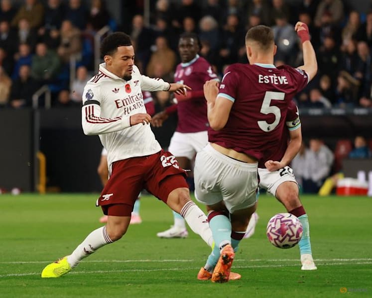 Arsenal march on, Liverpool snap losing streak, Wolves' misery continues, Diallo saves Man Utd
