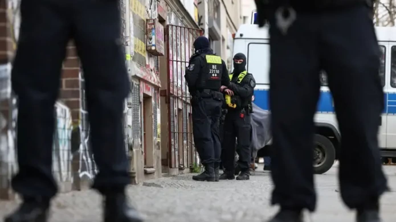 德国银行发生人质劫持案 警方封锁现场