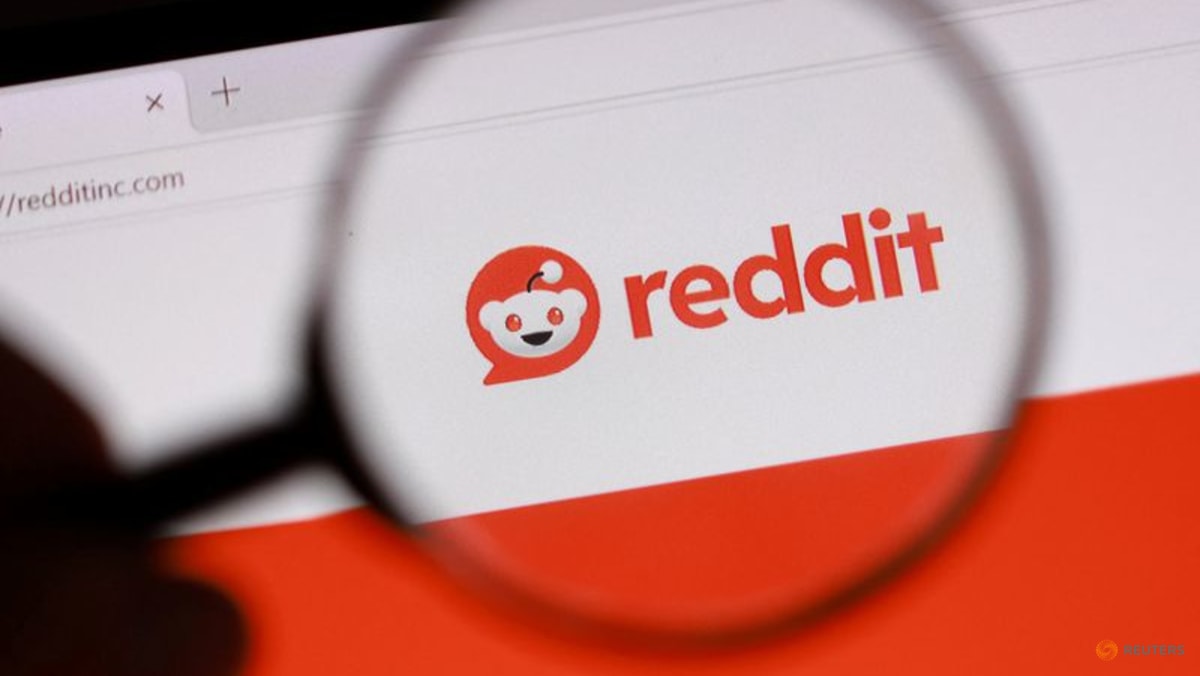 Reddit puts logged in experience first as Google AI hits traffic