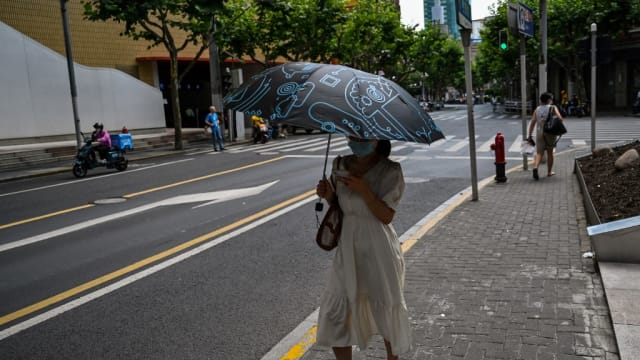 上海今夏第三次发出极端高温红色警戒