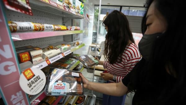 South Korea April inflation +2.1% y/y, slightly above forecast - Channel News Asia (Picture 2)