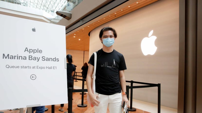 First customer at ‘floating’ Apple store at MBS had sleepless night, arrived 4 hours early
