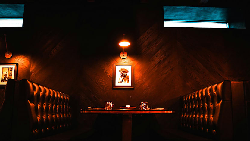 மதுக்கூடச் சுவருக்குள் பெண்ணின் சடலம்