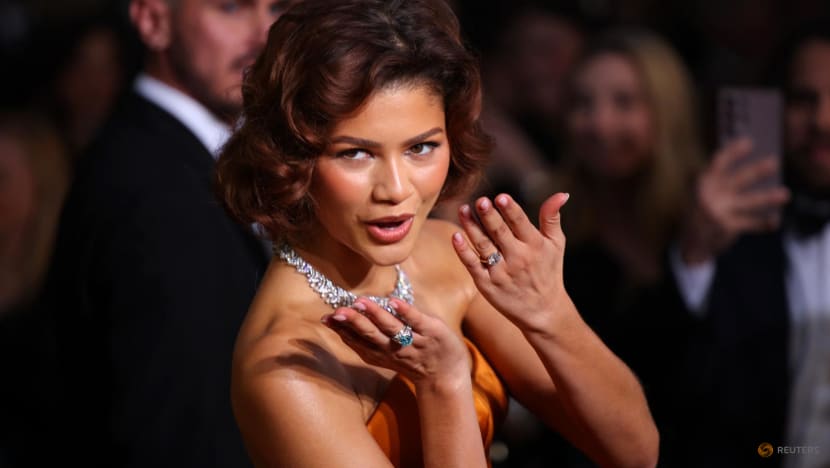 Zendaya kenakan cincin berlian di Golden Globes, sudah tunangan dengan Tom Holland?
