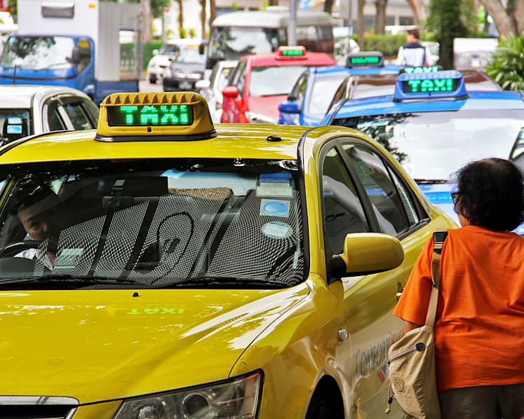 Cabbies may ignore street commuters during peak hours: Experts
