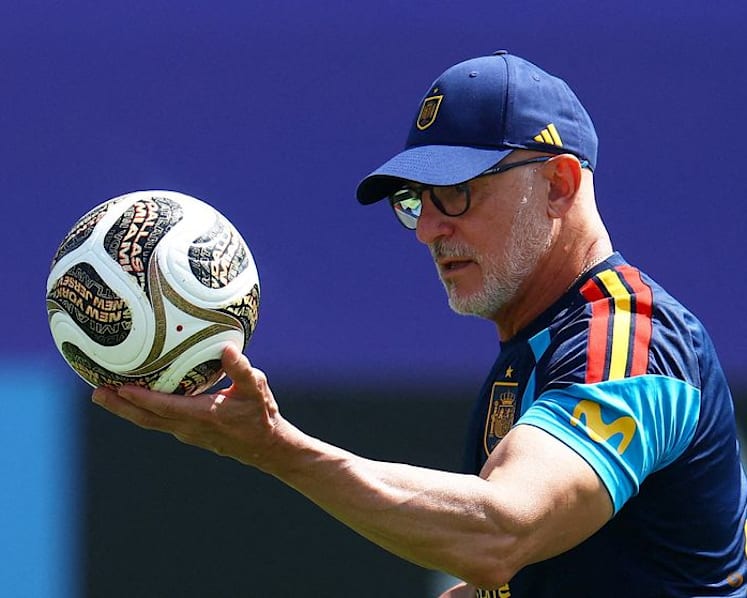 Scaloni faces former tutor De la Fuente in Argentina-Spain World Cup final