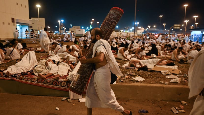 Jemaah haji singgah di Muzdalifah selepas tinggalkan Arafah sebelum ke Mina Jemaah haji singgah di Muzdalifah selepas tinggalkan Arafah sebelum ke Mina