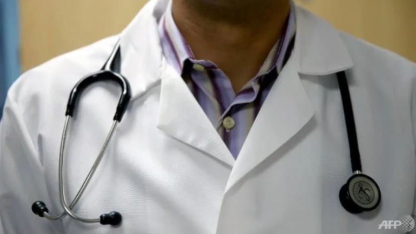 Tribunal SMC denda doktor warga asing raih pendapatan S$331,500 meski tanpa pas kerja sah