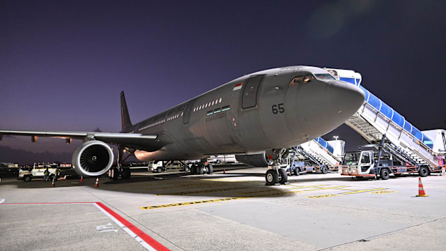 空军第二趟撤侨航班安全降落 多余座位开放给外国公民