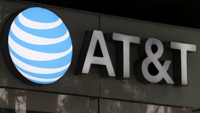 AT&T bets on fiber, spectrum deals to forecast annual profit above expectations