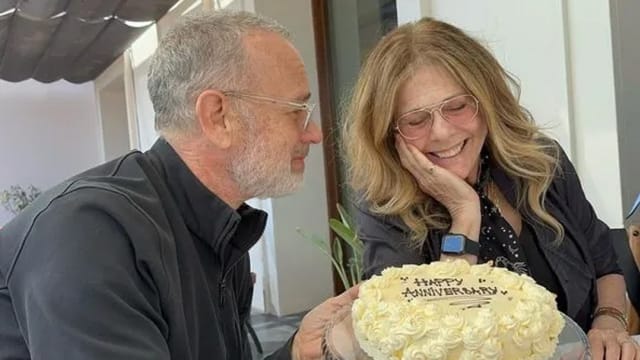 Tom Hanks与妻子Rita Wilson庆祝结婚35周年！