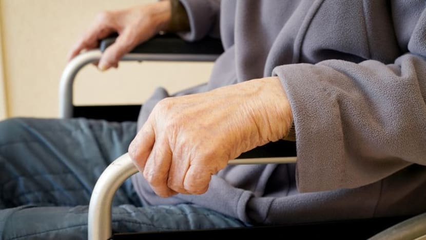 Pembantu rumah dipenjara; pukul dan ludah pesakit strok terlantar di katil