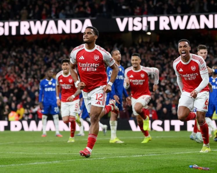 Timber header earns Arsenal crucial win over Chelsea