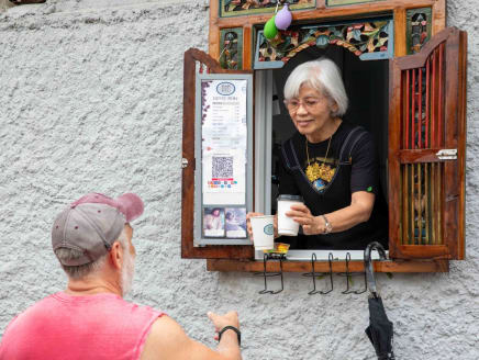 Kopikhoo operates from a window made in Mrs Paulin Khoo’s Joo Chiat kitchen. 