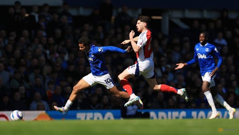 Everton hold Arsenal to 1-1 draw to leave Liverpool smiling