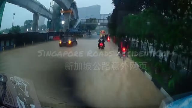 裕廊镇大会堂路突发性淹水 当局劝公众远离
