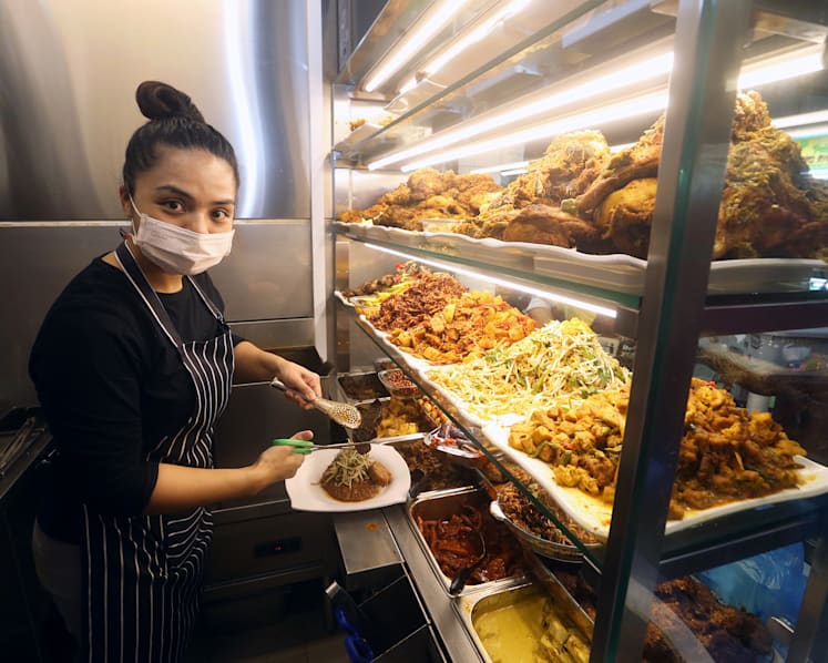 4th generation hawker, former banker lauded for their entrepreneurial spirit at inaugural Singapore Hawkers Awards