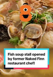 Hawker stall Bau Mak is named after the Malay phrase for “mum’s flavour”. Opened by the former head chef of popular seafood restaurant Naked Finn, this new joint serves up soulful home-style fish soup and ngoh hiang! #8dayseathawker #8dayseat #fishsoup #hawker 