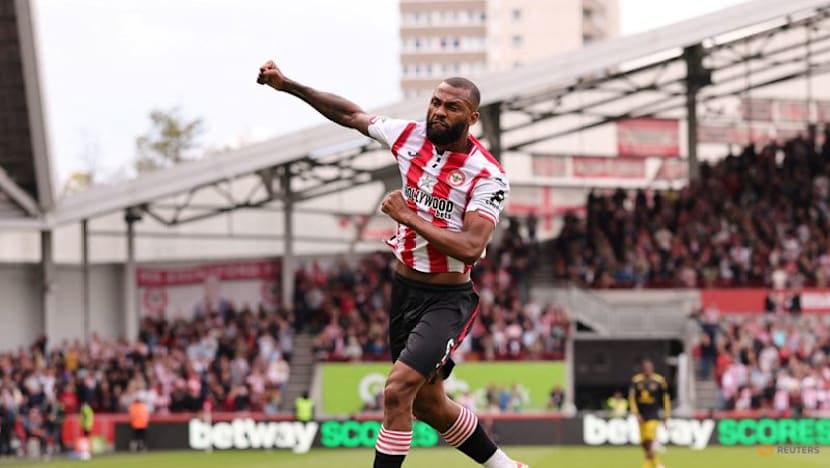 Fernandes misses penalty as Man United slump to defeat at Brentford