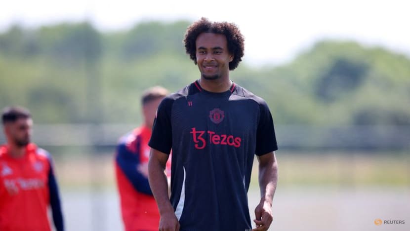 Zirkzee makes return to Man United training