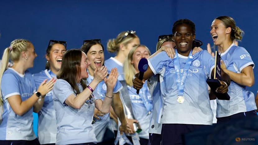Jamaica striker Shaw signs new four-year contract with Man City women