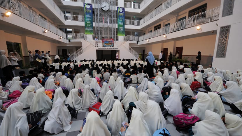 Islamic religious teachers must be registered with Muis from January 2017