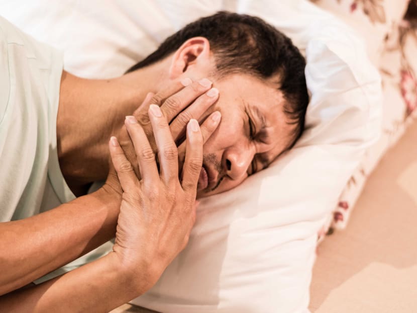 Avoiding foods and drinks that make the pain worse and taking home remedies help in the short term, but see a dentist to get to the root of the pain.
Avoiding foods and drinks that make the pain worse and taking home remedies help in the short term, but see a dentist to get to the root of the pain.