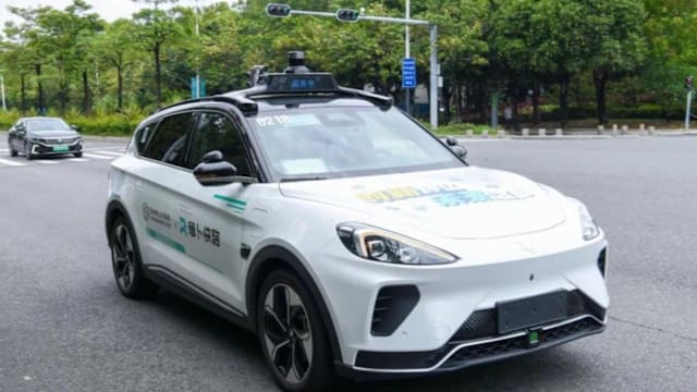 中国无人驾驶出租车大规模故障引关注  当局据报暂停发放执照