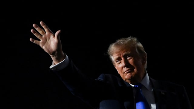 特朗普支持率回升 民主党中期选举支持度扩大领先
