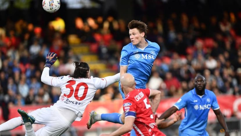 Napoli and Inter set to take title race down to the wire Napoli and Inter set to take title race down to the wire