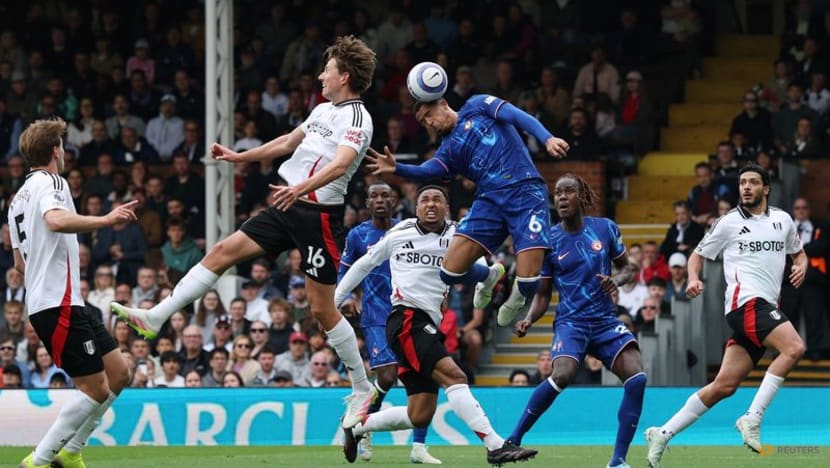 Neto strikes late to keep Chelsea's Champions League hopes alive