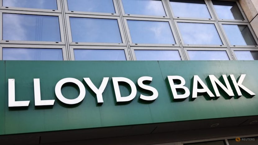 Lloyds pilots AI investment guidance tool as UK regulator studies impact