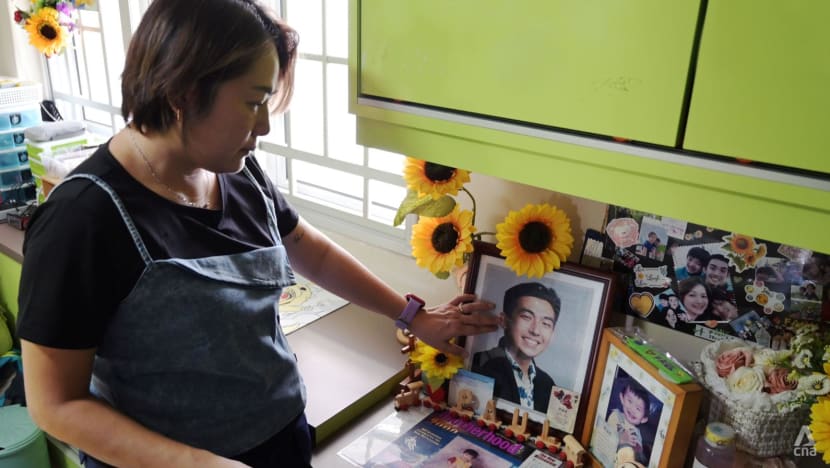 Putranya meninggal bunuh diri, ibu ini menitipkan pesan bagi para orang tua Putranya meninggal bunuh diri, ibu ini menitipkan pesan bagi para orang tua
