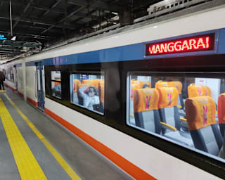 Efek domino krisis kereta: Perjalanan KA Bandara dikurangi, dialihkan layani KRL Kota-Priok