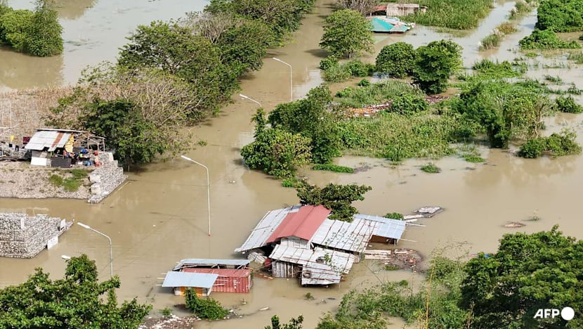 Thousands flee Philippine coast as Tropical Storm Fengshen makes landfall Thousands flee Philippine coast as Tropical Storm Fengshen makes landfall