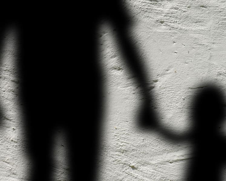 Hard to spot child abuse 'red flags' when parents lie, kids fear speaking out: Social workers
