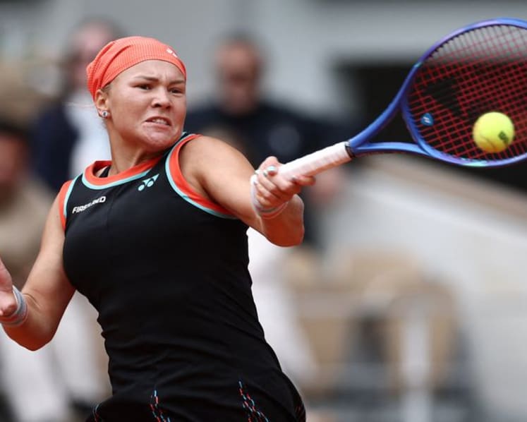 Shnaider takes lessons from Sabalenka's Paris struggles to reach semis