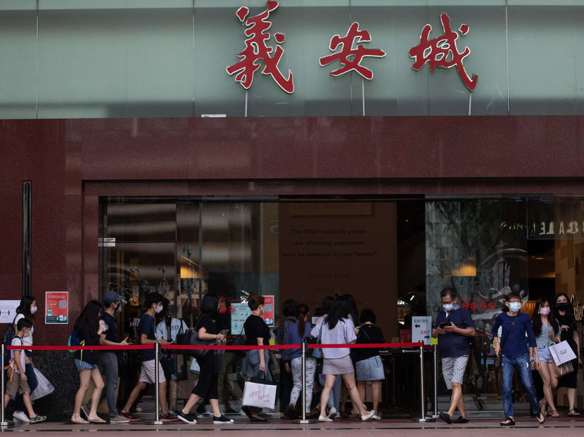 People making their way into Ngee Ann City mall at about 5.30pm on Nov 27, 2020.