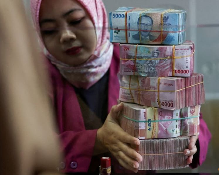 Bank Indonesia keeps rates steady, focuses on rupiah stability
