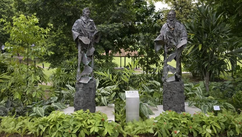 Raffles, Wallich statues in Fort Canning: Singapore does not