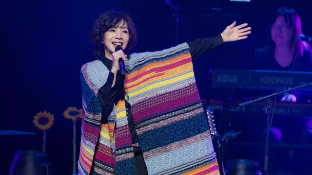 狮城个唱开场曲唱得“不漂亮”　万芳：我真的气死了！