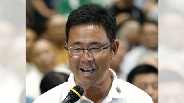 认同美军机场县内搬迁 古谢玄太当选冲绳知事