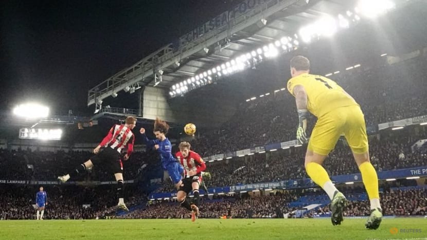 Chelsea beat Brentford 2-1 to close in on Liverpool