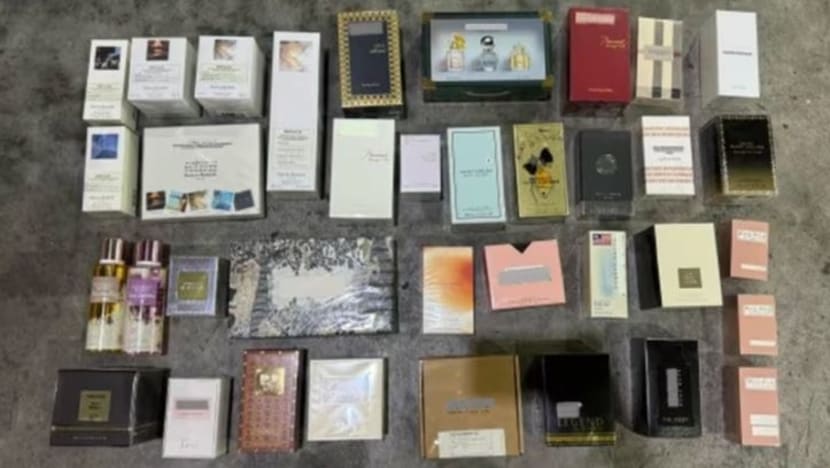 Lelaki diberkas; jual minyak wangi, lilin dan peresap tiruan bernilai lebih S$2 juta