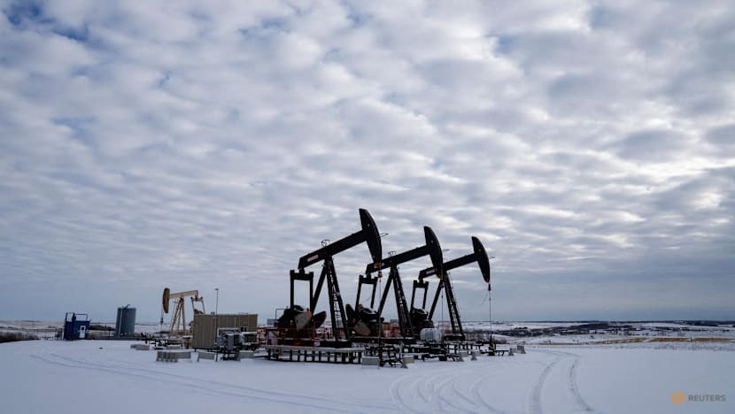 Oil eases on signs US is loosening Iranian closure of Strait of Hormuz