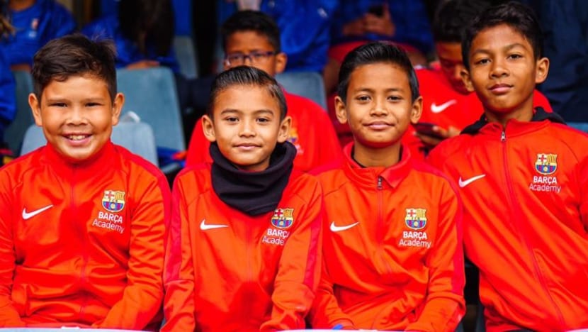 Dari padang sekolah ke Camp Nou, 4 pemain cilik Melayu serlahkan bakat di stadium unggul Dari padang sekolah ke Camp Nou, 4 pemain cilik Melayu serlahkan bakat di stadium unggul