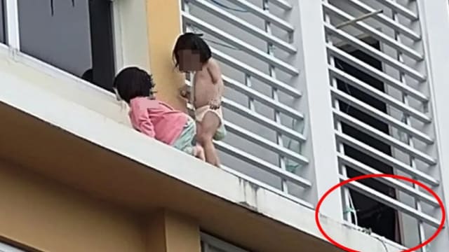 铁围墙铁支脱落 马国两童爬出窗沿吓坏邻居
